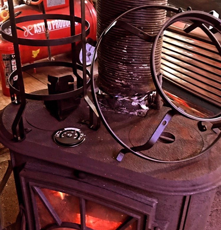 アラジンの枠と薪ストーブ